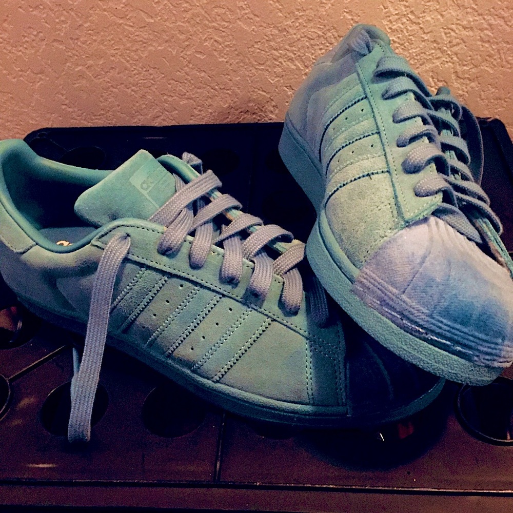 Men’s Blue Sued Shell Toe Adidas Size 9 NEW